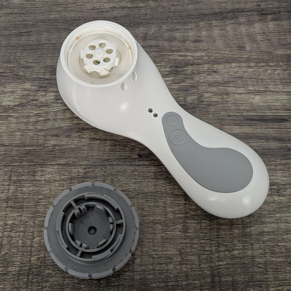 Clarisonic Plus sonic skin cleansing brush with 1 brush head - Picture 7 of 7